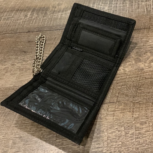 NWOT Punk Rocker Skull Embroided Tri-fold Nylon/Velcro Wallet Purse with Chain - Picture 8 of 13